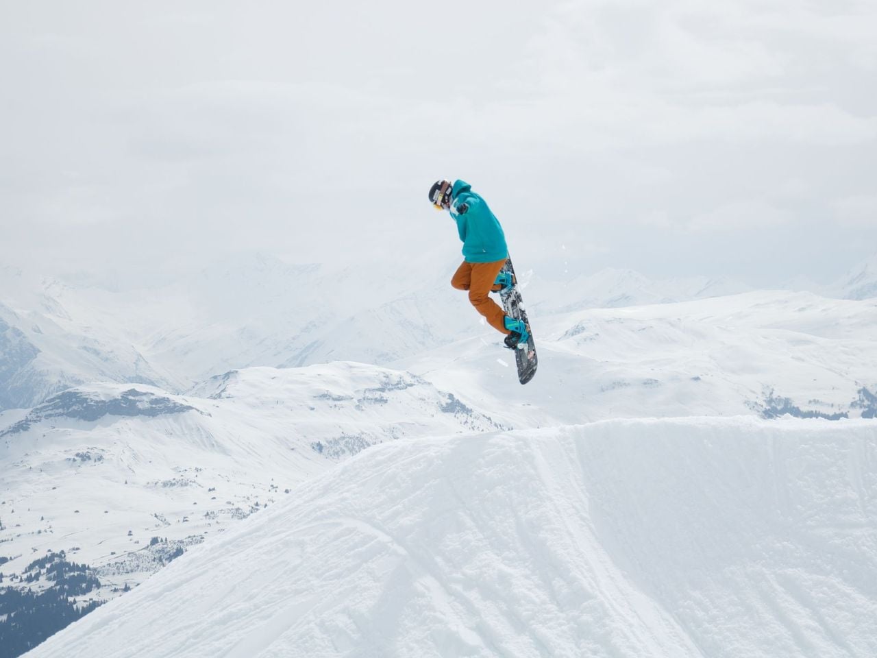 Private snowboard lessons for experienced riders in Laax