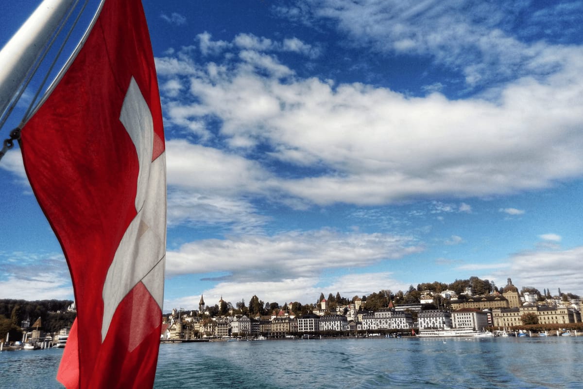 “Luxusyacht Premium Tagescharter” mit Skipper