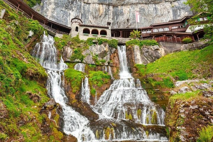 Da Interlaken: grotte di San Beato, navigazione sul Lago di Thun e visita guidata di Thun