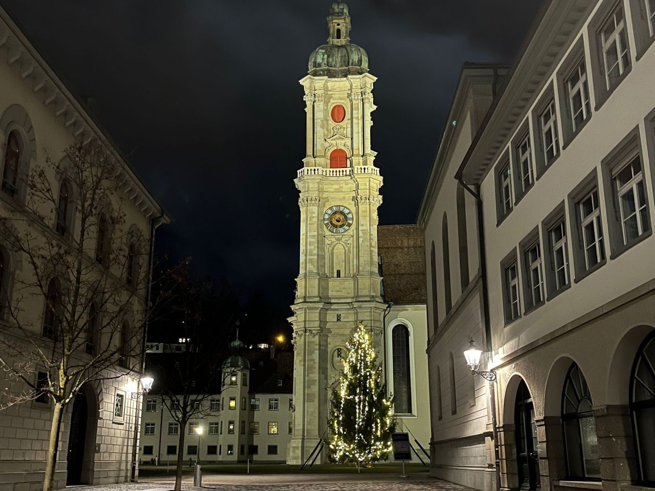 Winterlicher Genussbummel unter Sternen in St. Gallen