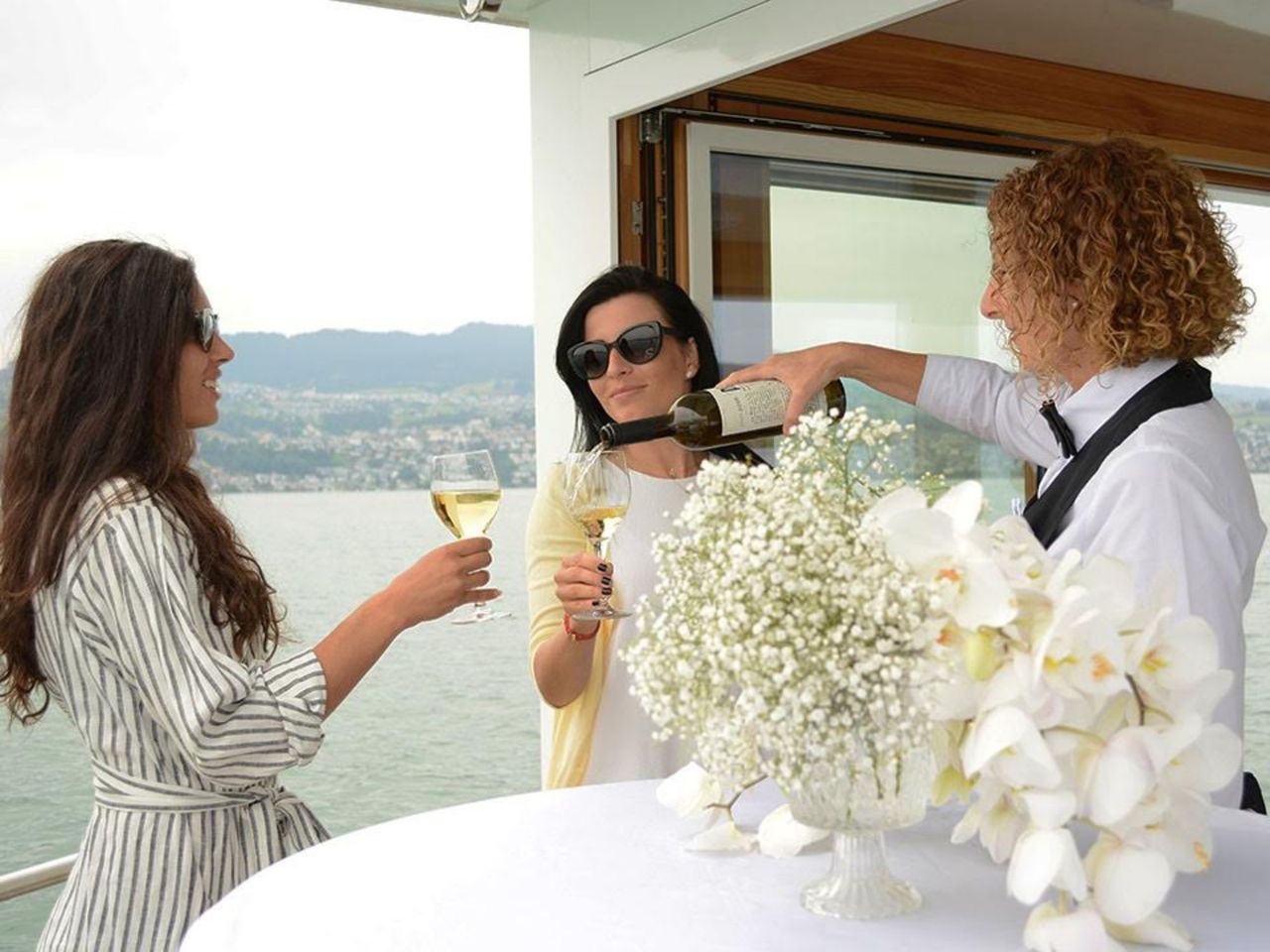 Fahrt mit dem Eventfloss über den Zürichsee (selbstgeführt)