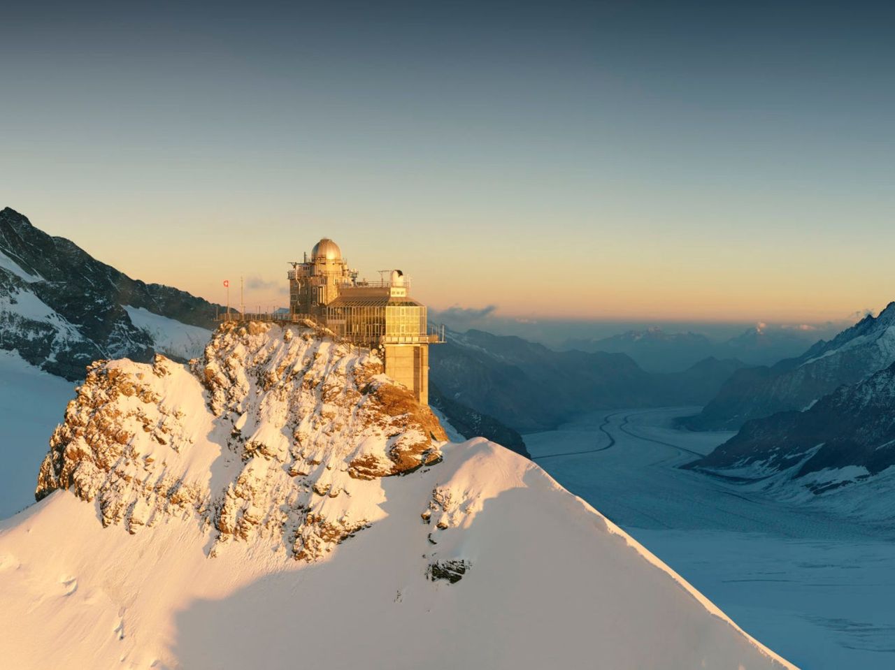 Von Lausanne: Bustour nach Interlaken und zum Jungfraujoch
