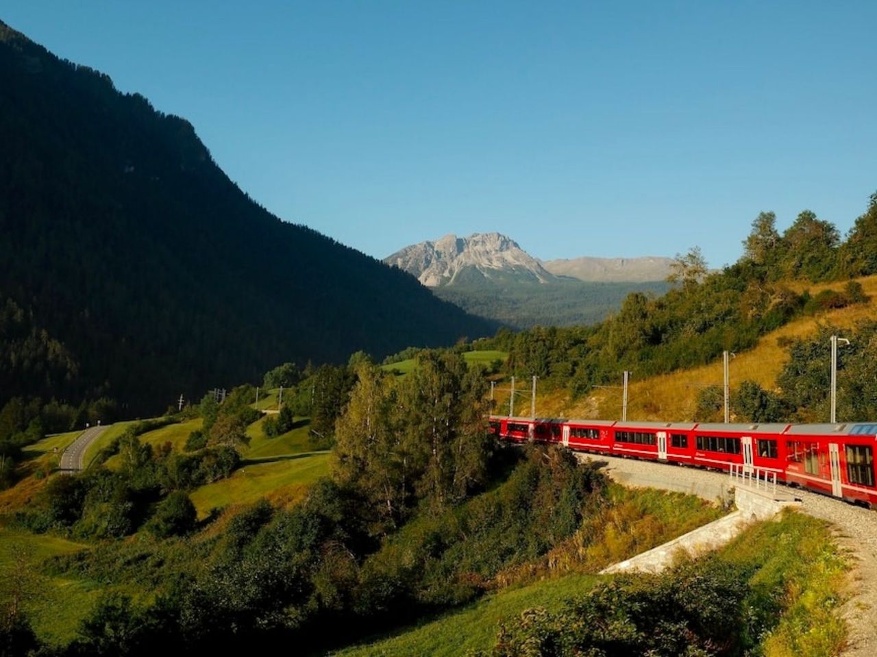 Private Tageswanderung entlang der Bernina Linie ab St. Moritz