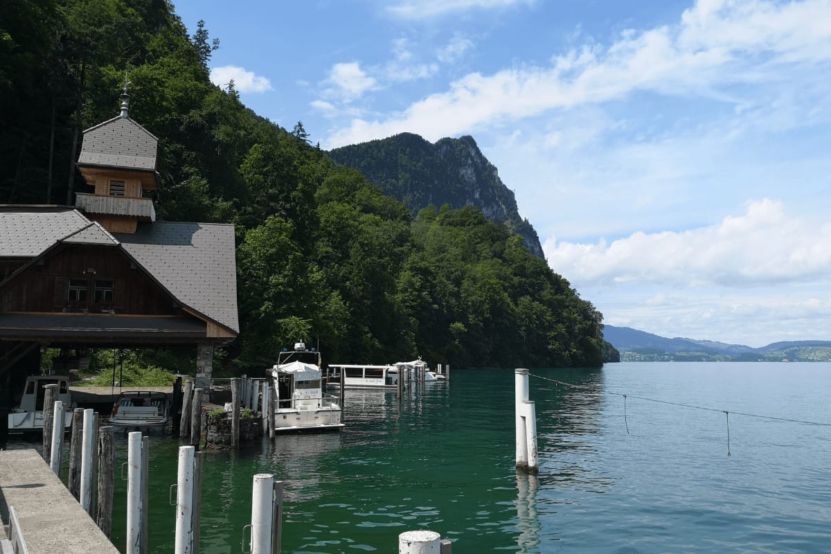 “Luxusyacht Premium Tagescharter” mit Skipper