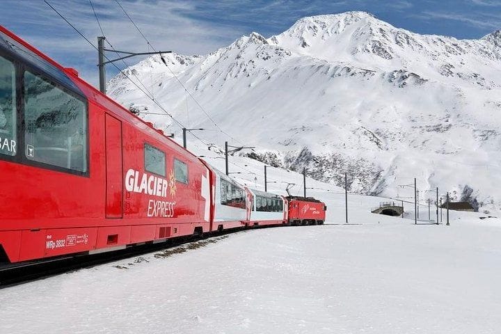 Depuis Zurich : excursion privée d’une journée à bord du Glacier Express, de Coire à Brigue