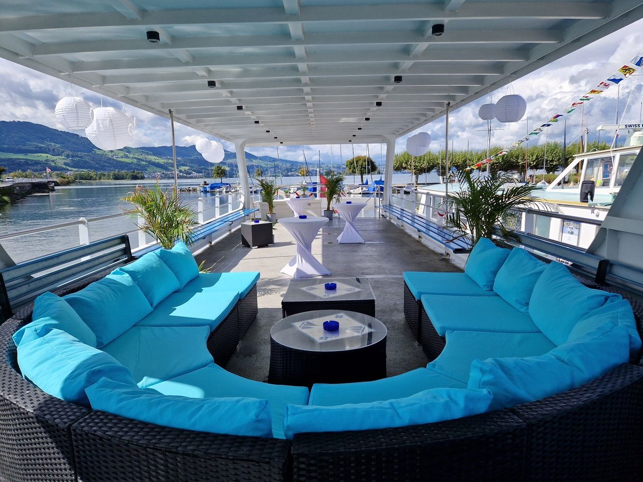 Sushi und Momo Schiff auf dem Zürichsee ab Rapperswil