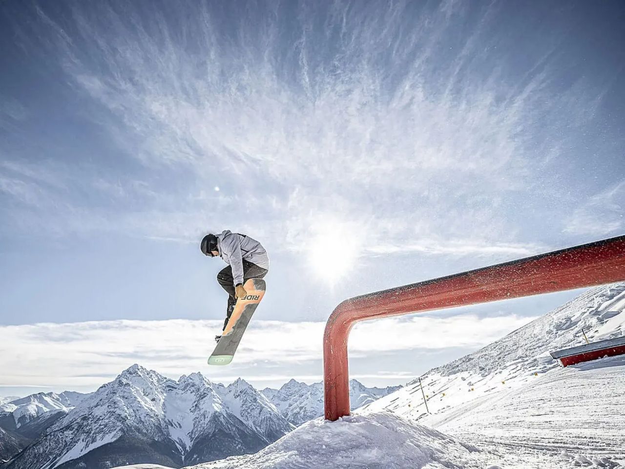 Snowboard lessons for children and adults in Scuol