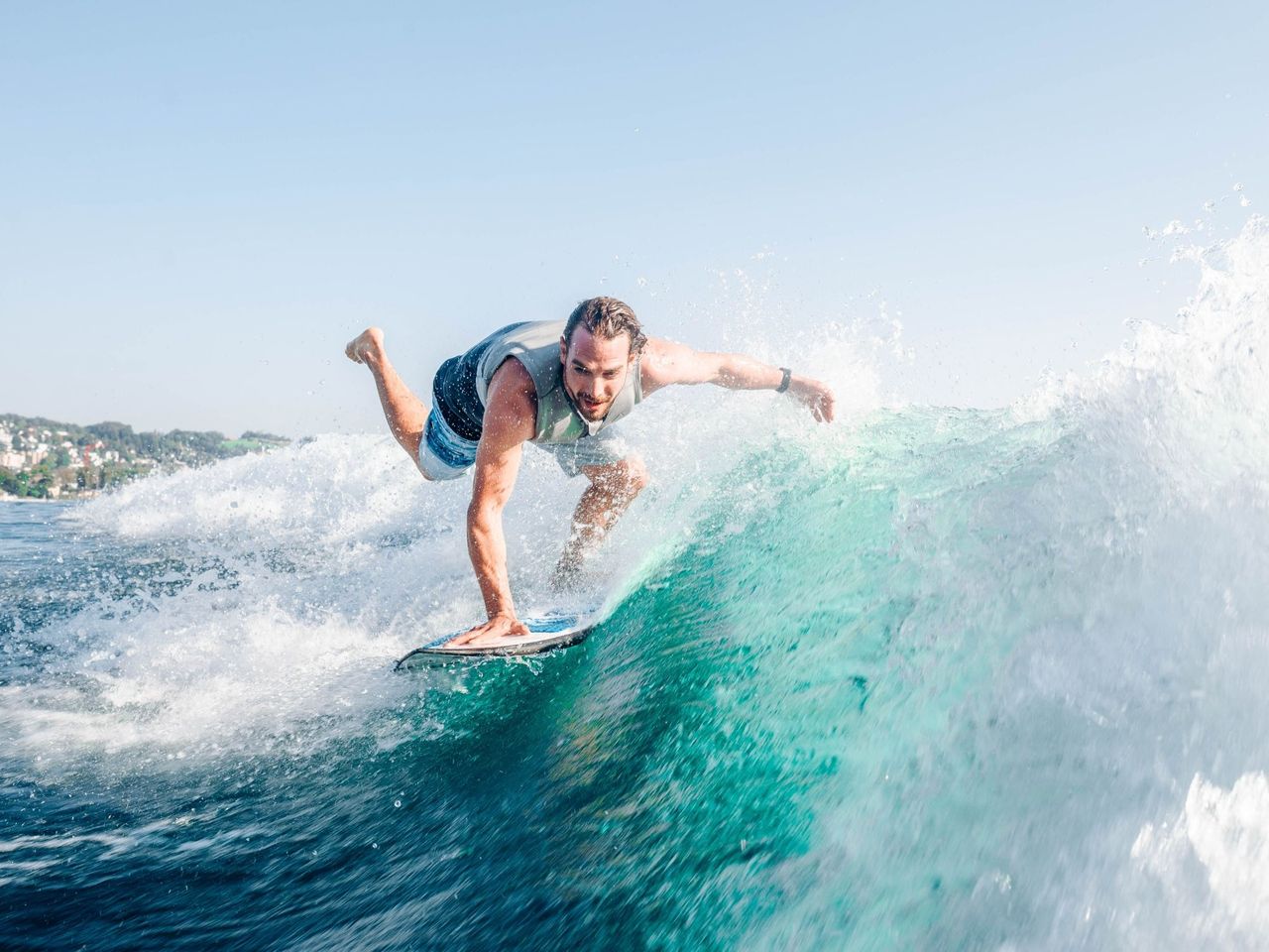 Wakesurfing in Zürich im privaten Boot