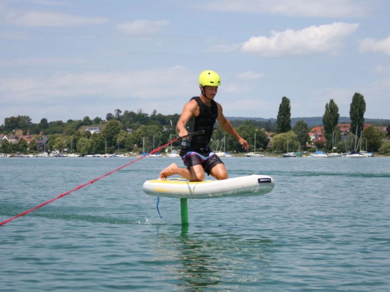 Foiling mit dem Motorboot am Bodensee