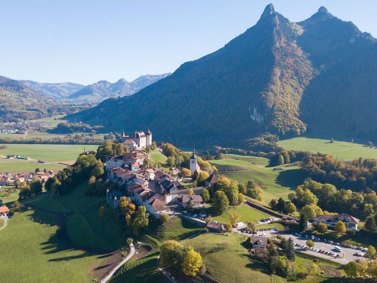 Ab Basel: Tagesausflug nach Gruyères mit Schloss und Schaukäserei