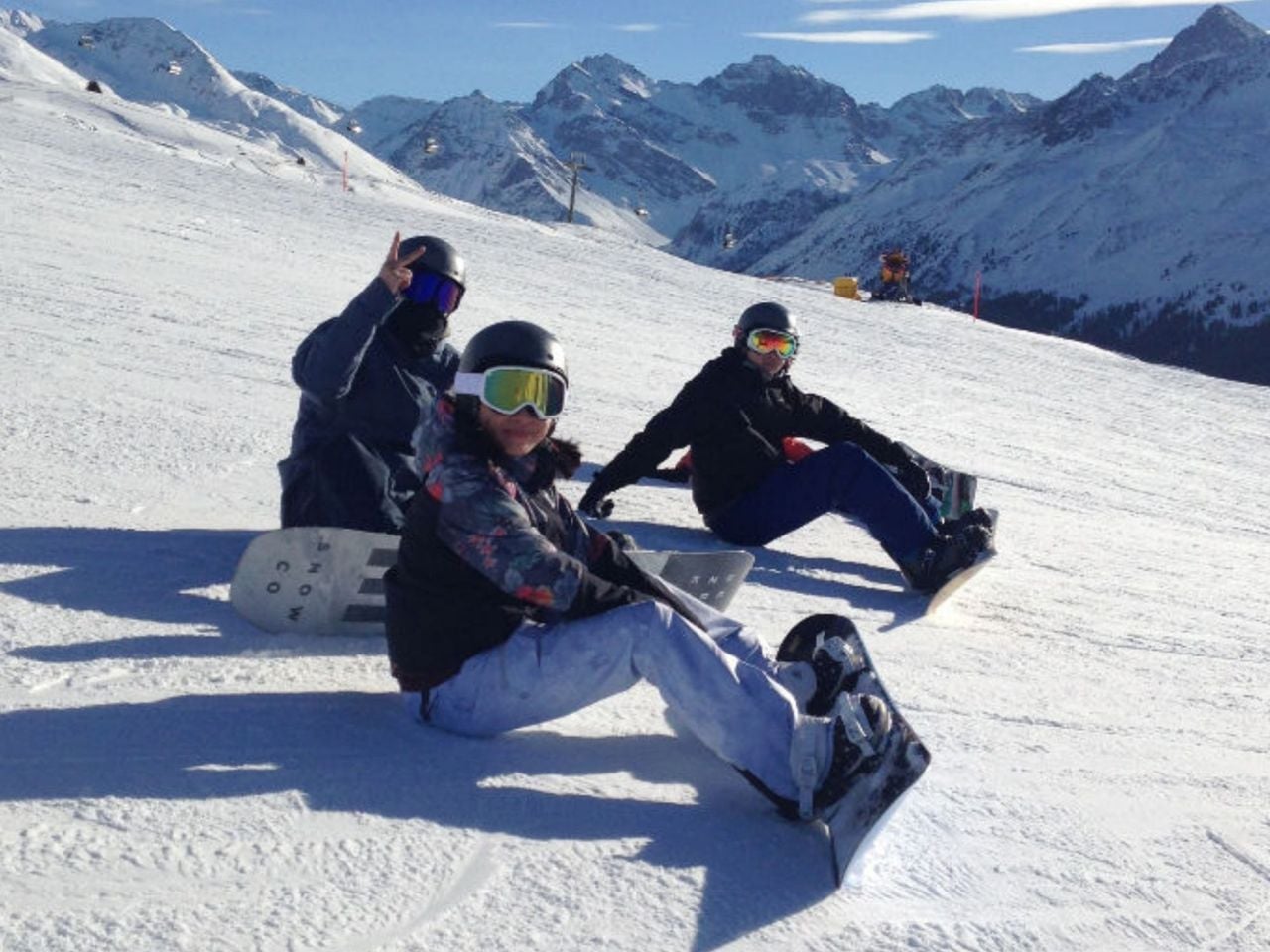 Small group snowboard course for first-timers in Klosters