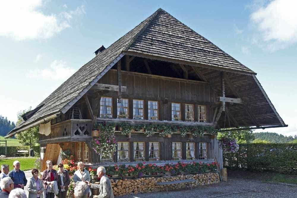 From Lucerne: Day trip to Berne with Kambly and cheese tasting