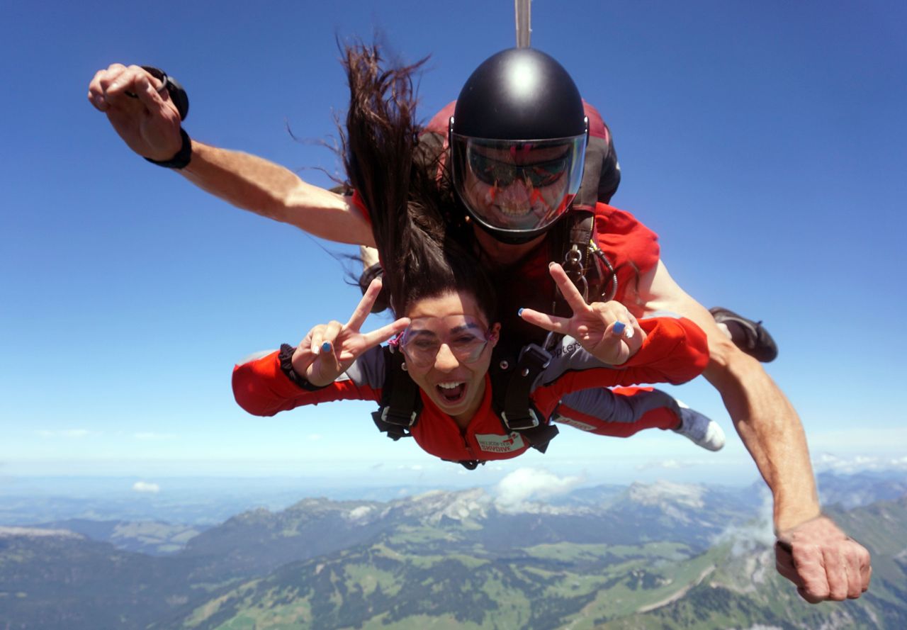 Helicopter skydiving tandem over Bern