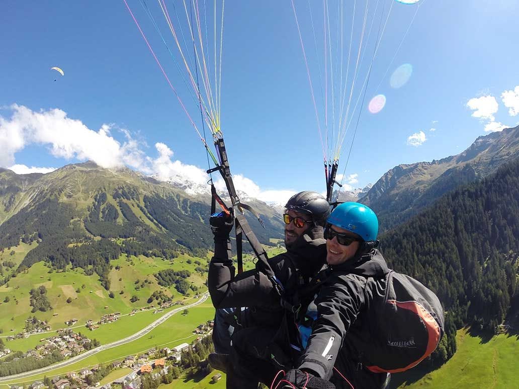 Davos Gleitschirmfliegen mit Privatpilot halber Tag