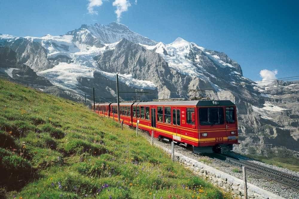 Ab Zürich: Tagestour Jungfraujoch mit Bus und Zahnradbahn