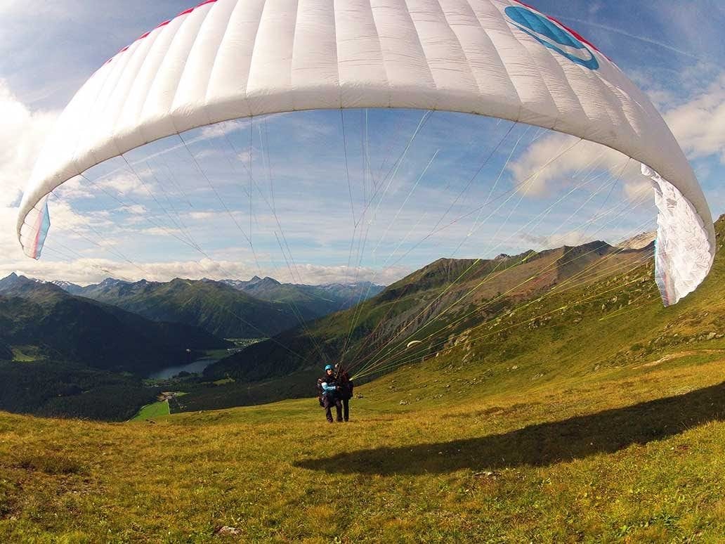 Davos Gleitschirmfliegen mit Privatpilot halber Tag