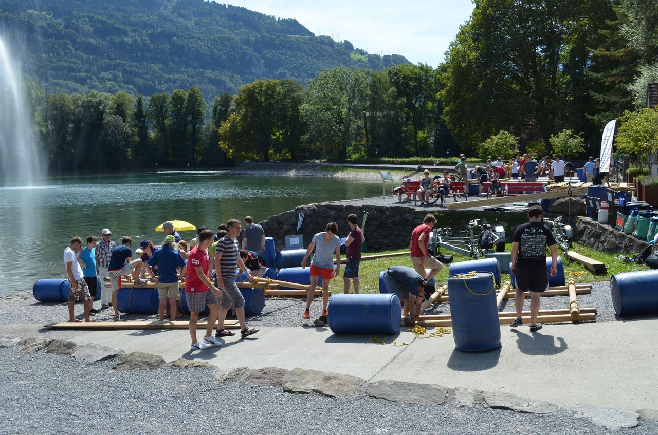 Flossbauen am Walensee im Team