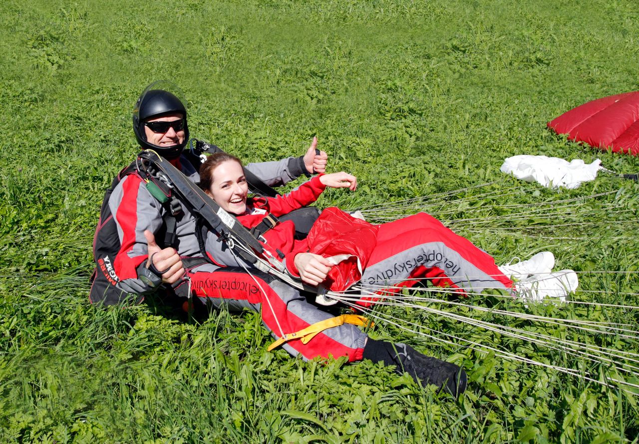 Helicopter skydiving tandem over Bern