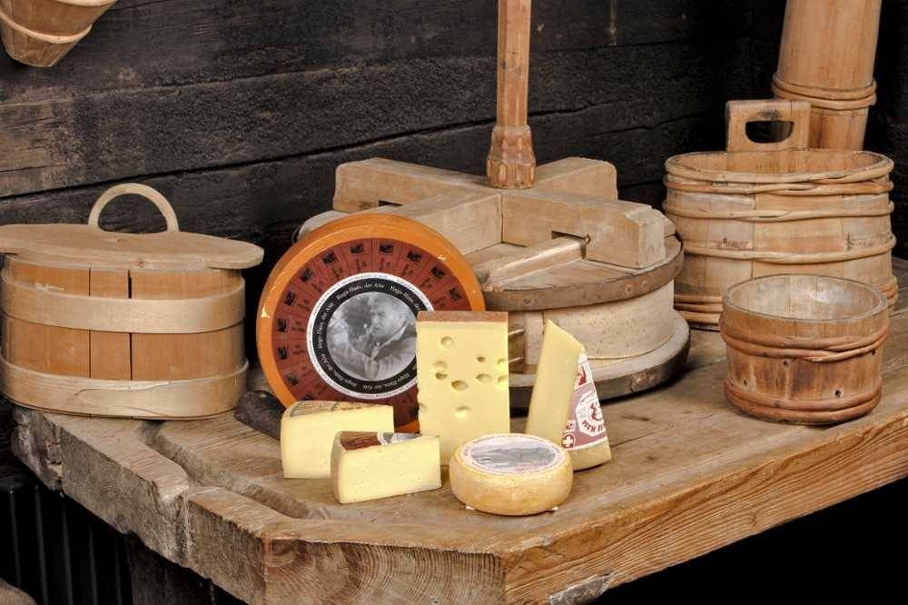 From Lucerne: Day trip to Berne with Kambly and cheese tasting
