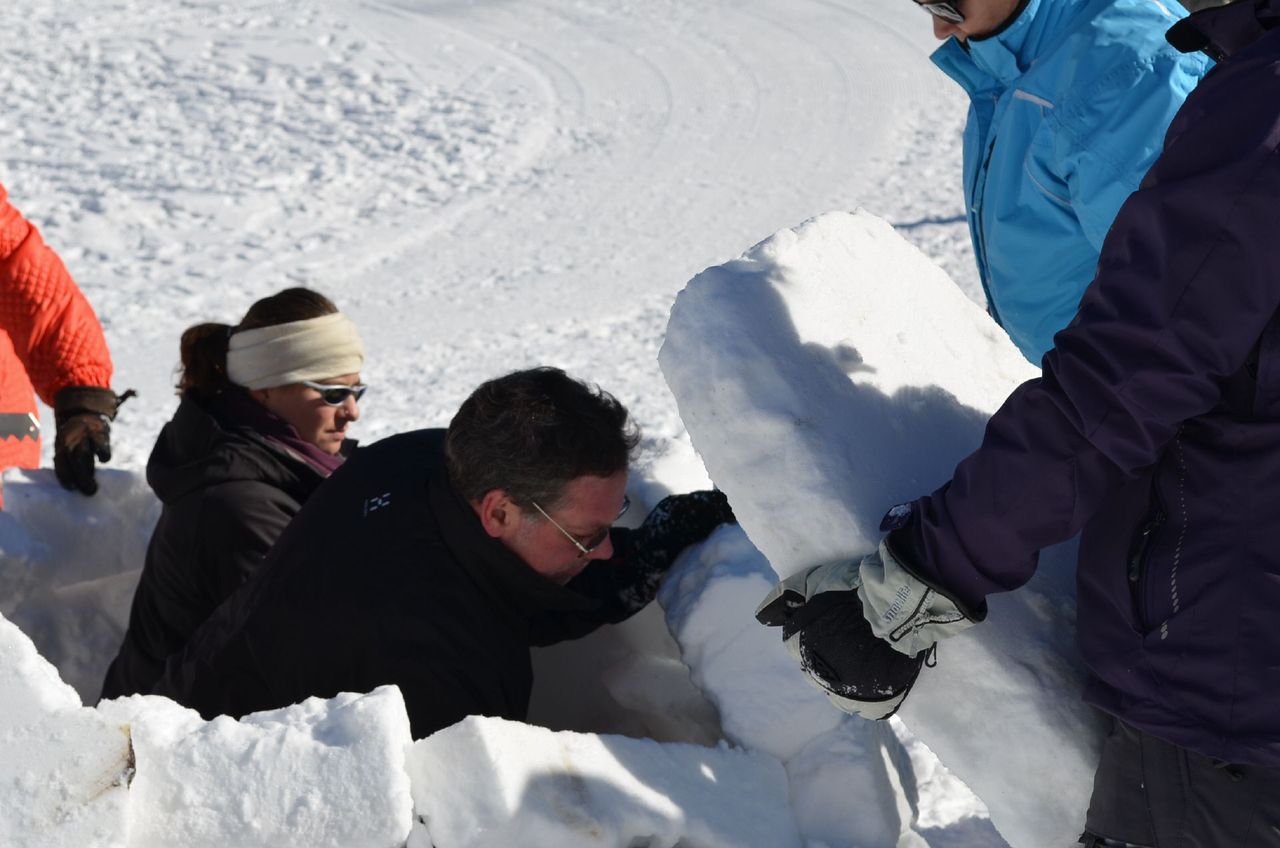 Iglubauen mit optionaler Übernachtung im Iglu in Davos