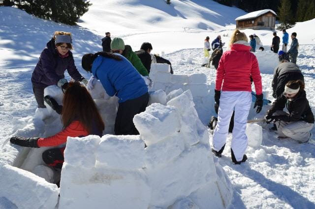 Iglubauen mit optionaler Übernachtung im Iglu in Davos