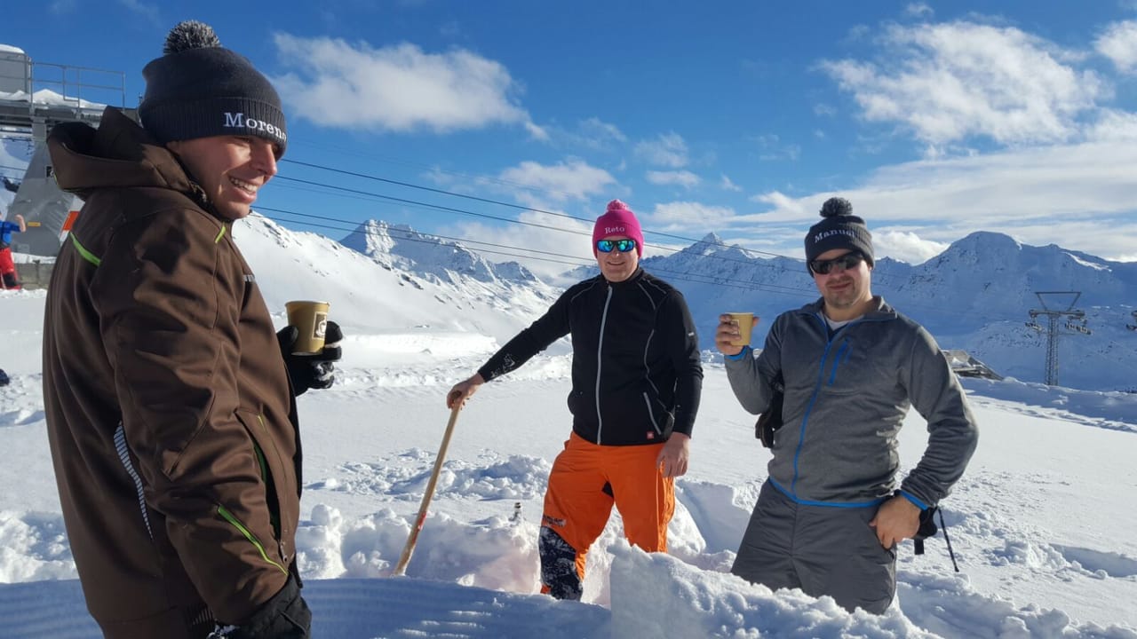 Iglubauen mit optionaler Übernachtung im Iglu in Davos