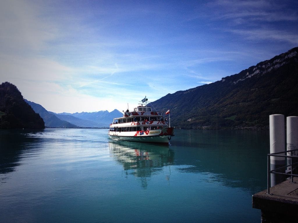 From Interlaken: Day tour Lake Brienz, Aare Gorge and Waterfall
