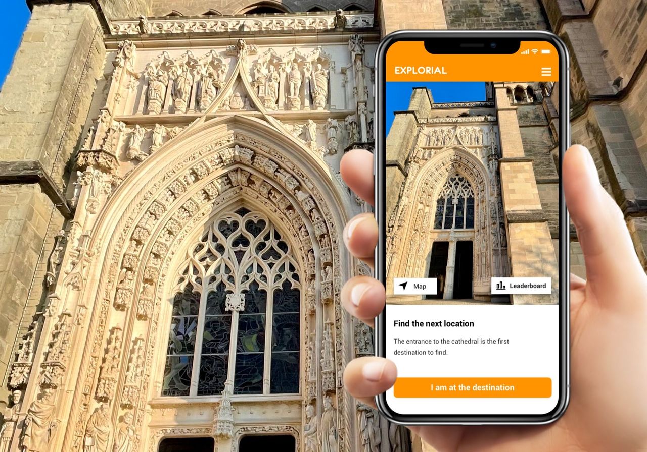 Lausanne (old town) interactive scavenger hunt with smartphone