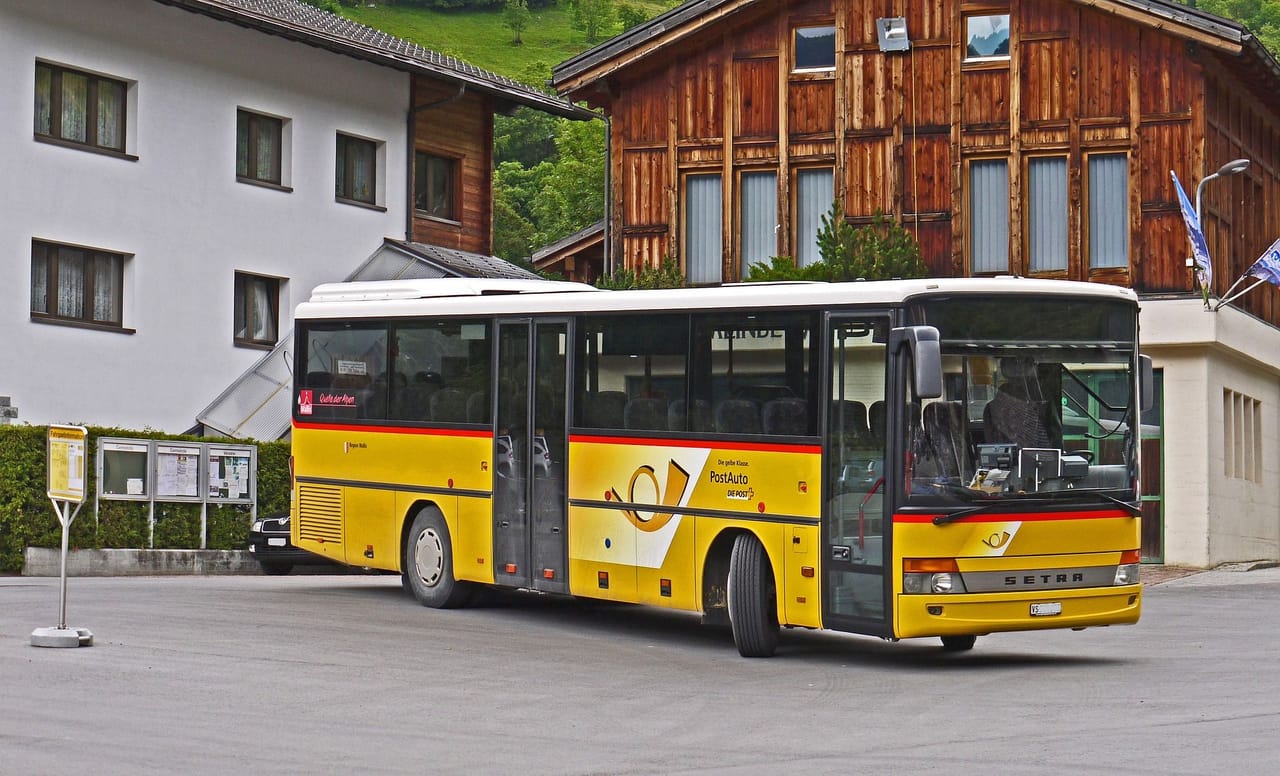 Grimsel und Nufenen Postauto Passfahrt ab Meiringen oder Airolo