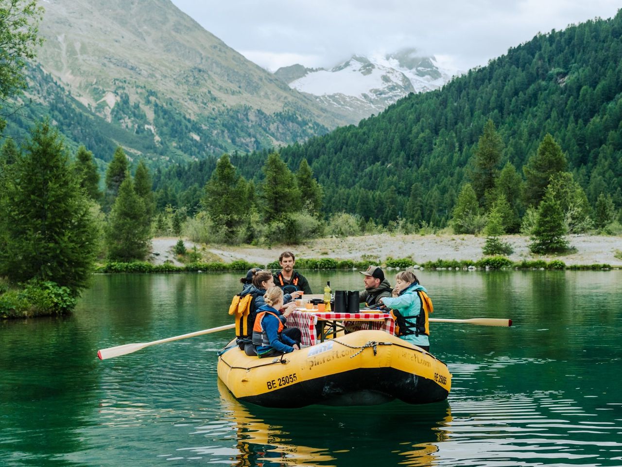 Raclette auf dem See im Engadin