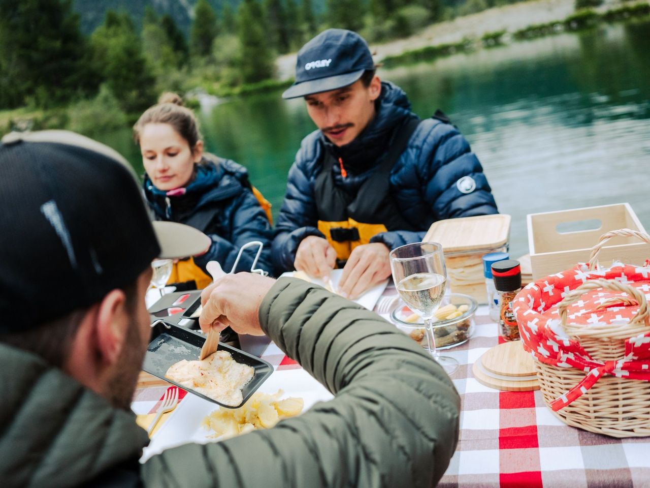Raclette auf dem See im Engadin