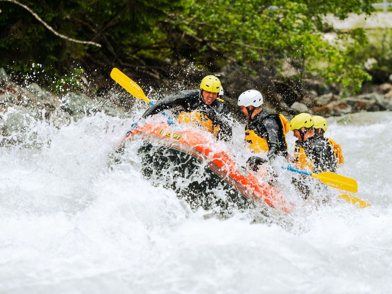 Rafting team event on the Inn in the Engadin
