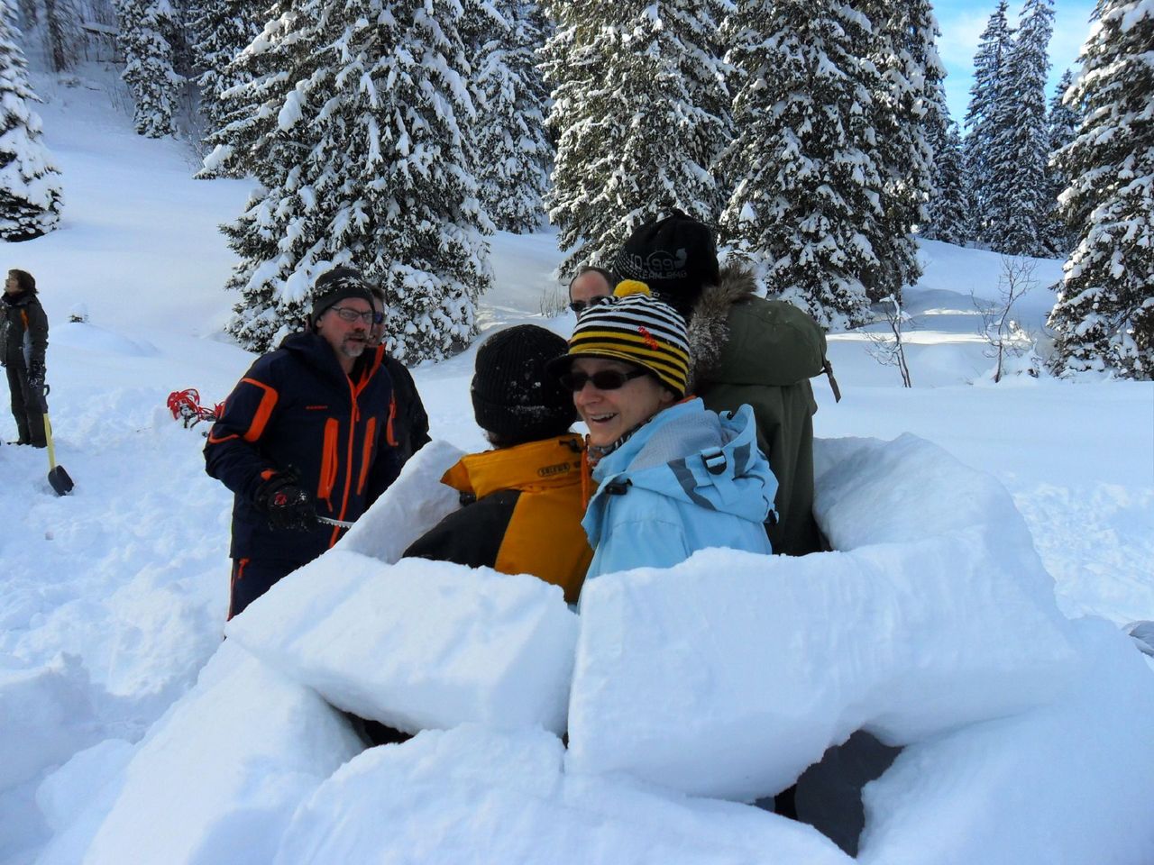 Iglubauen mit optionaler Übernachtung im Iglu in Davos