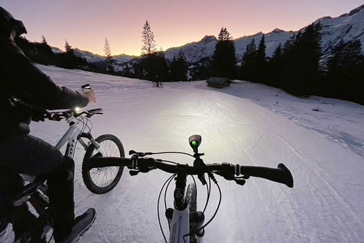 Snowbike Talabfahrt ab Elsigenalp Abendfahrt