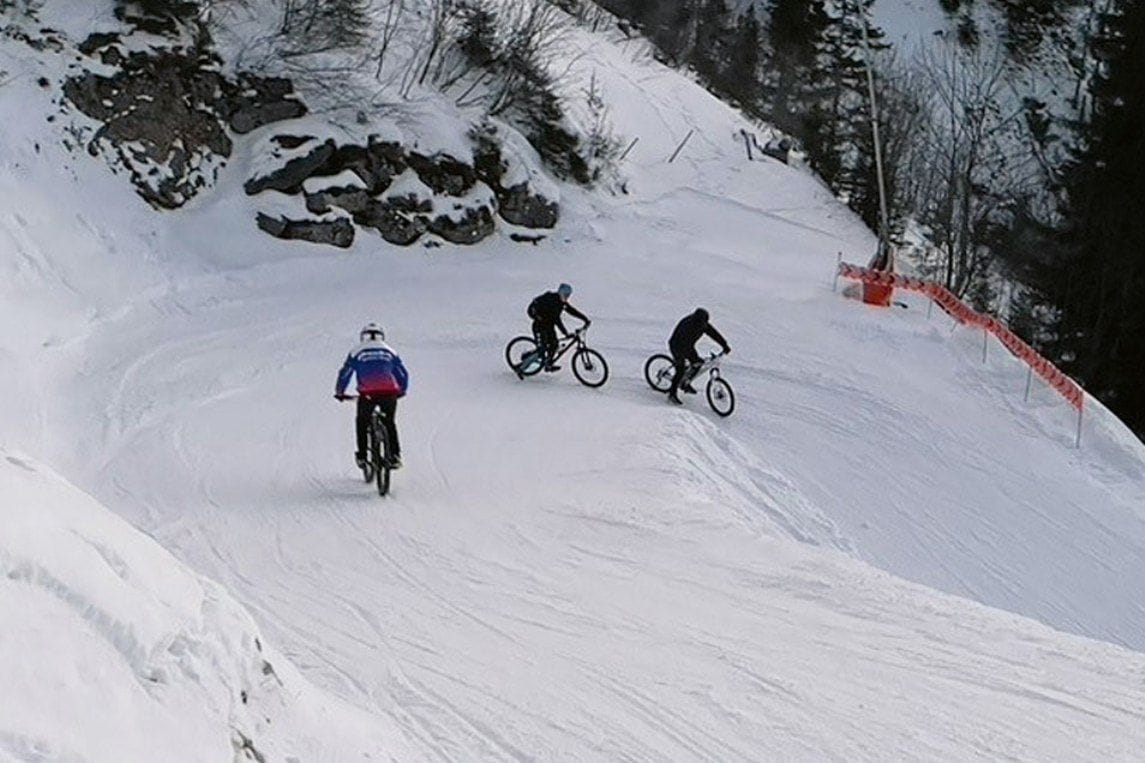 Snowbike Talabfahrt ab Elsigenalp Abendfahrt