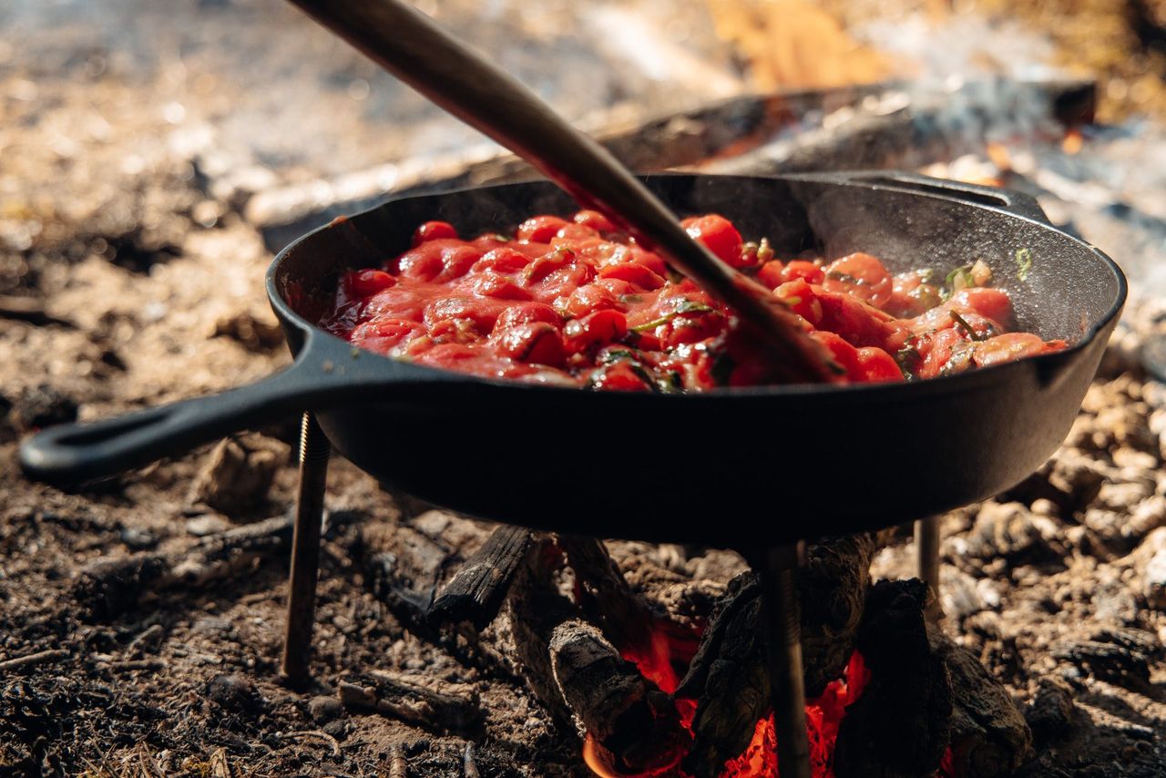 "Feuerküche" kochen über dem Feuer privat