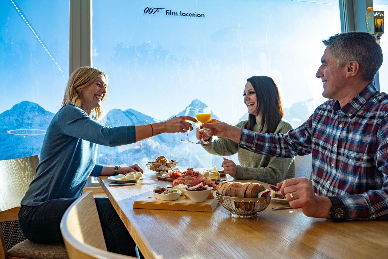 Schilthorn Nachmittags Snack "Piz Gloria Zvieri" inkl. Bahnticket ab Stechelberg