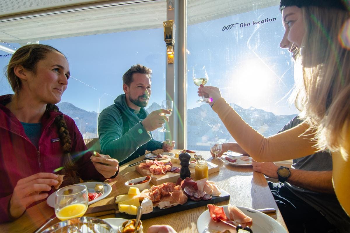 Schilthorn Nachmittags Snack "Piz Gloria Zvieri" inkl. Bahnticket ab Stechelberg