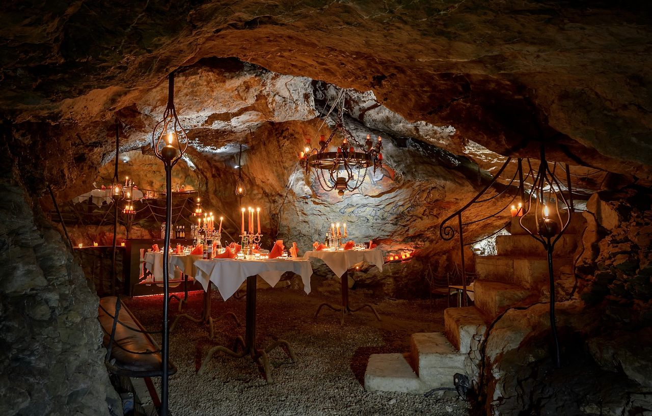 Short tour of Hölloch with atmospheric cave raclette