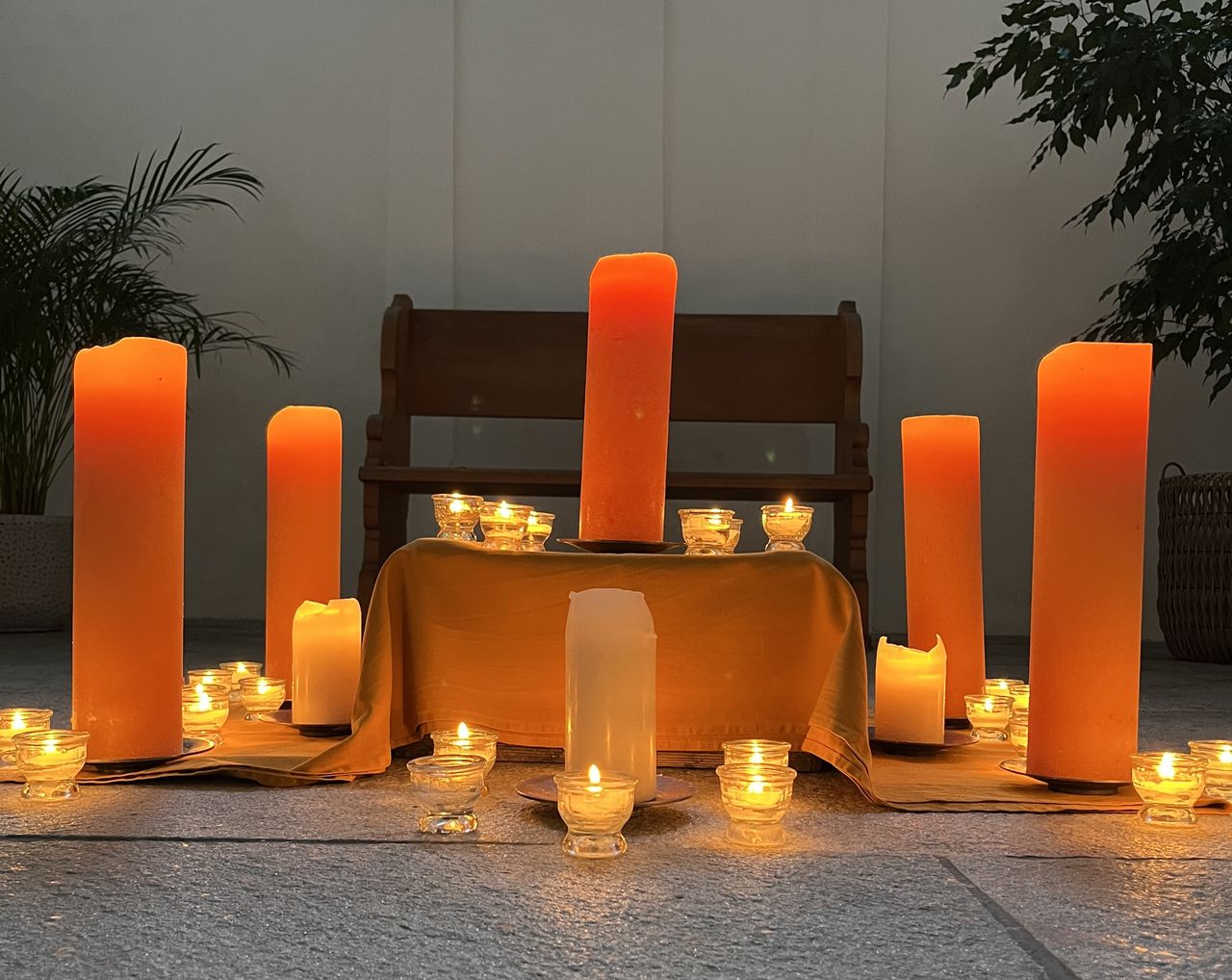 Evening prayer with songs from Taizé