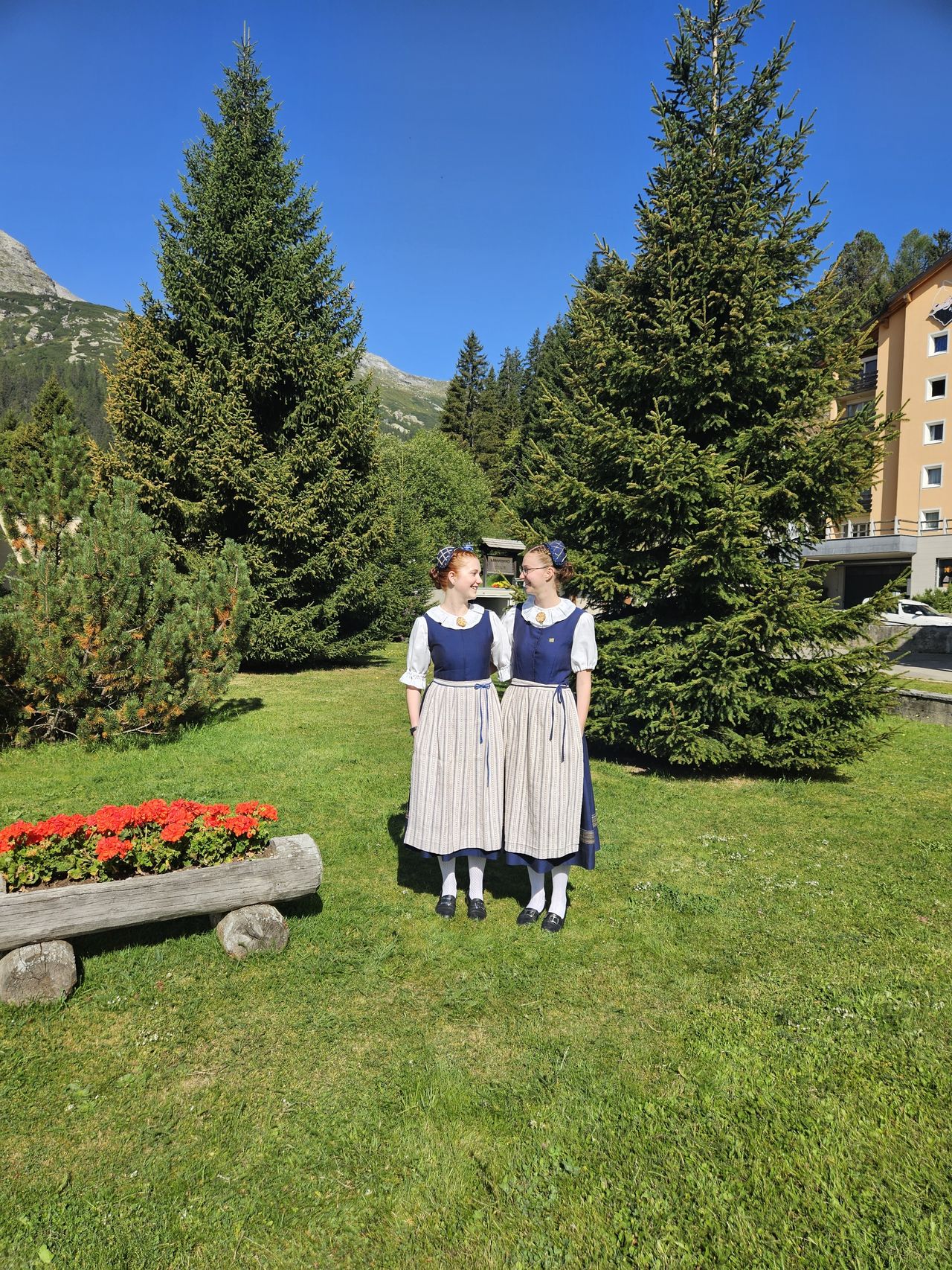 Concert by the yodelling duo Seraina & Ladina Hug