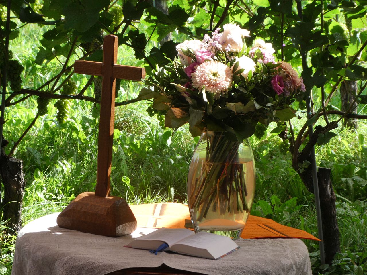 Ecumenical Wingert service at Weingut Manfred Meier