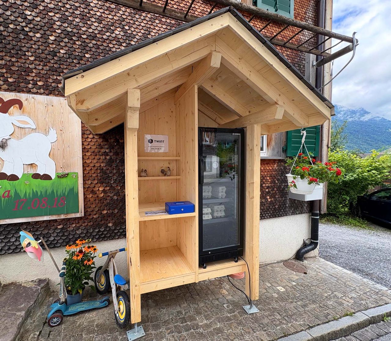 Ds chliinä Thoner Eier-Hüsli, Schwanden