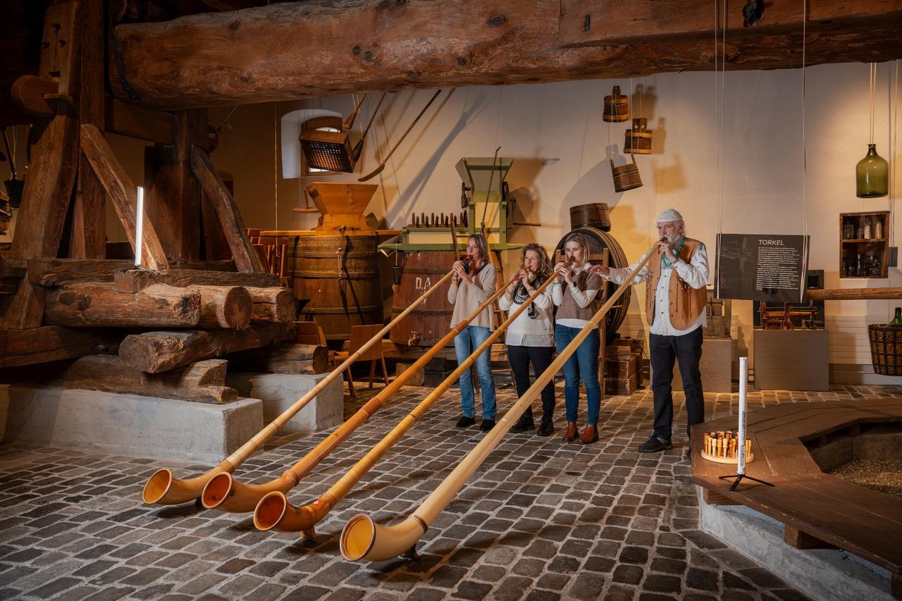 Public Alphorn Workshops