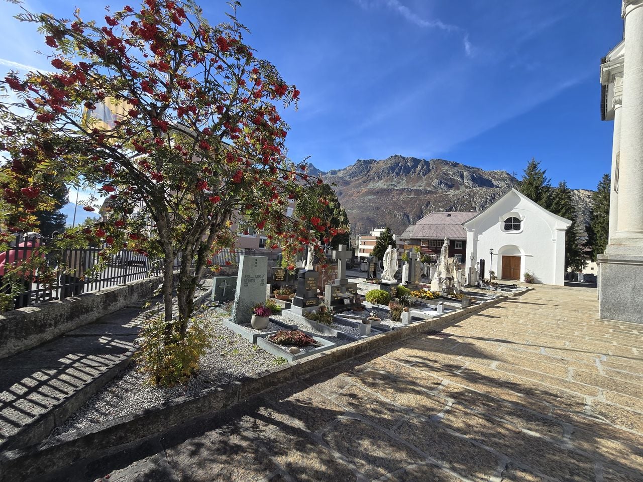 All Saints' Day: remembrance of the deceased and visit to the cemetery