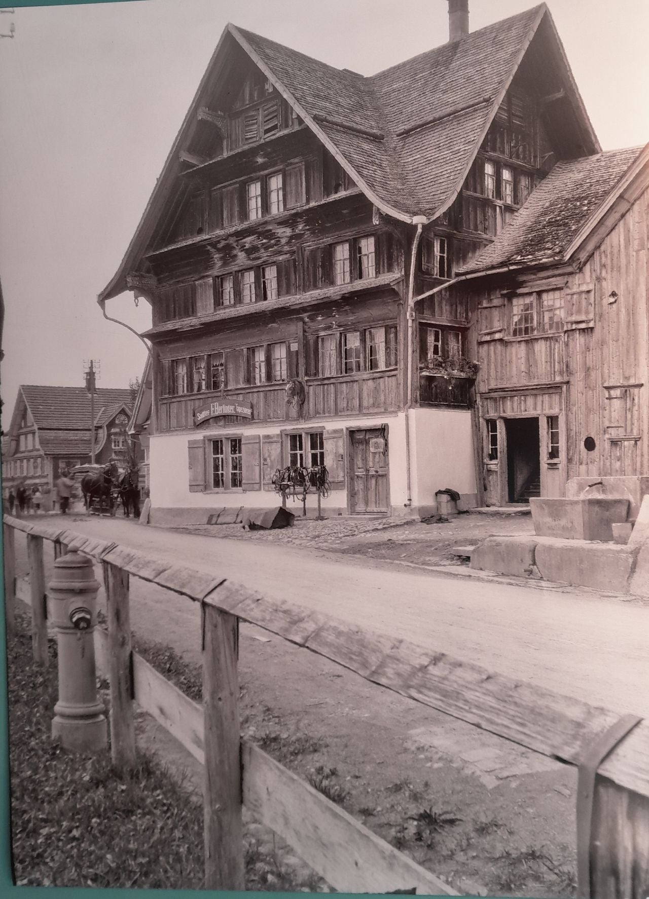 SCHÖN UND STOLZ im Ackerhus alte Fotografien alter Toggenburger Häuser