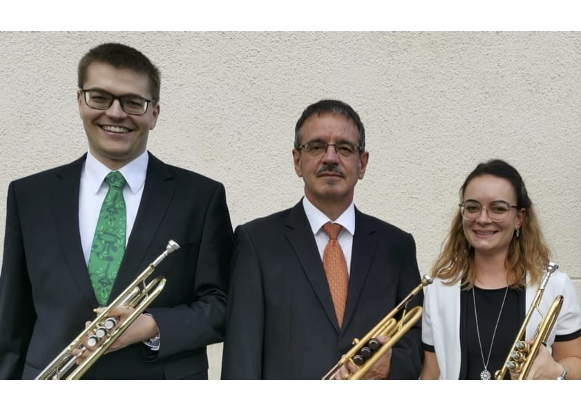 Concert with 4 trumpets, singing and electric piano