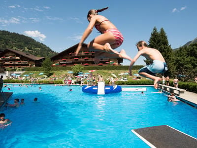 Piscine extérieure du Palladium de Champéry