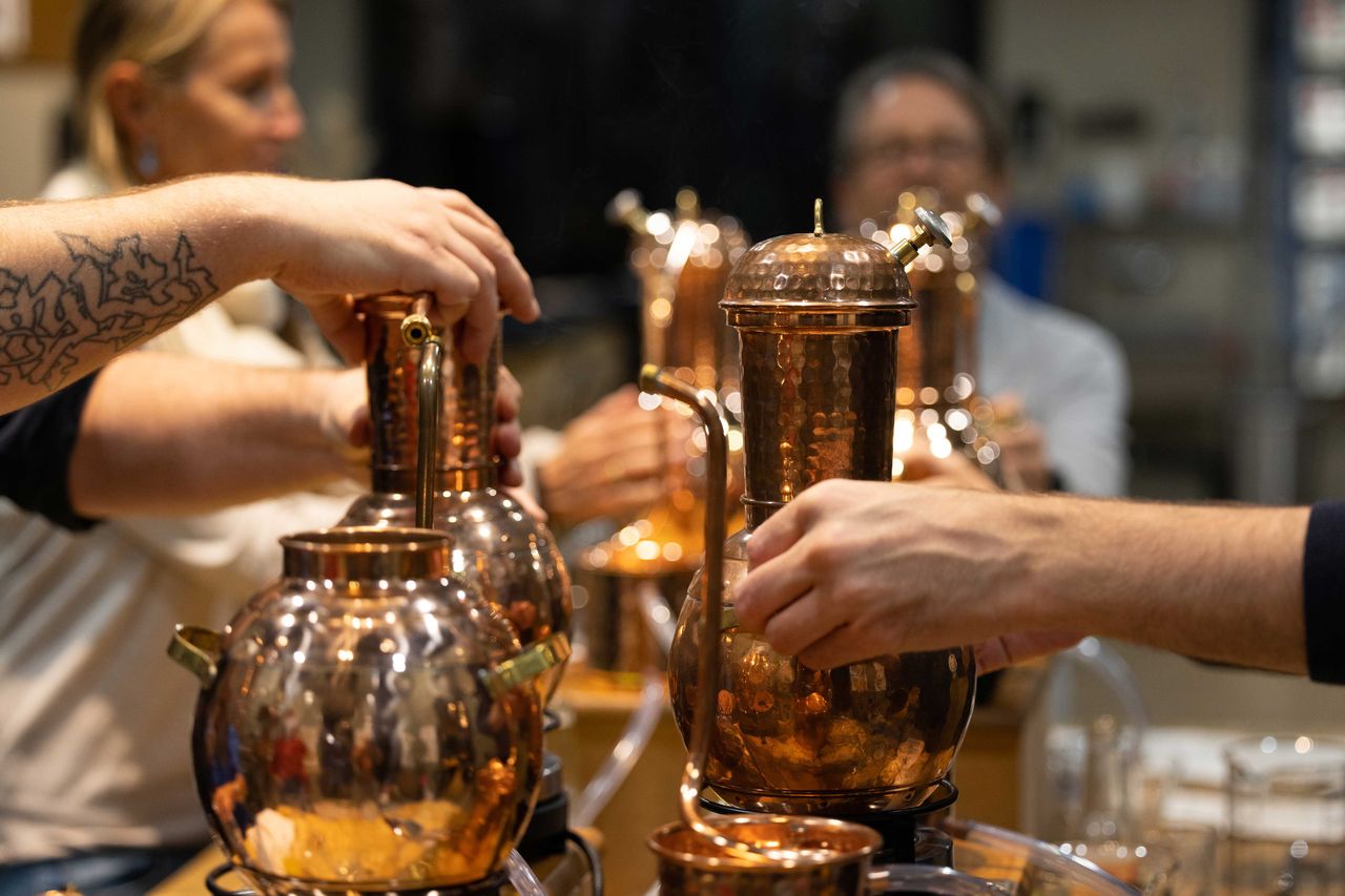 Edelwhite Gin Workshop - Gin distilling