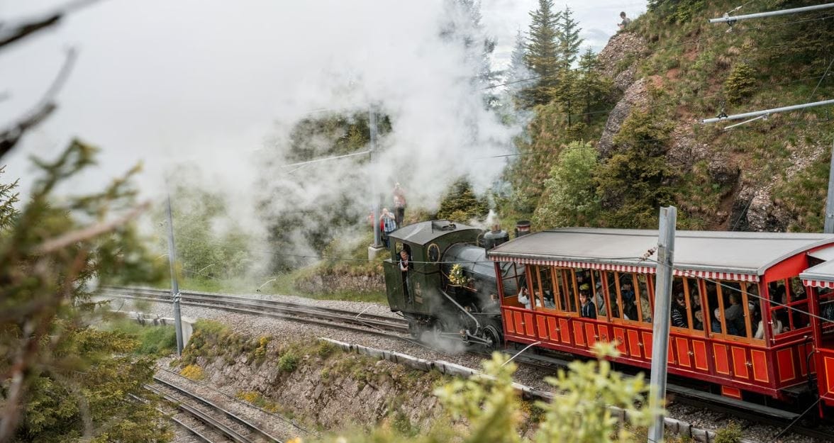 SUMMER STEAM TRIPS LOCOMOTIVE 16 | FROM VITZNAU